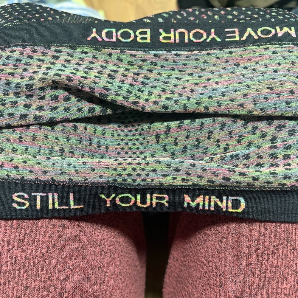 Lululemon Seamless Long Sleeve Yoga Top “Still Your Mind” Size 6 (Approx S) - Picture 10 of 10